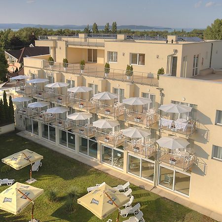 Ket Korona Konferencia Es Wellness Hotel Balatonszarszo Bagian luar foto