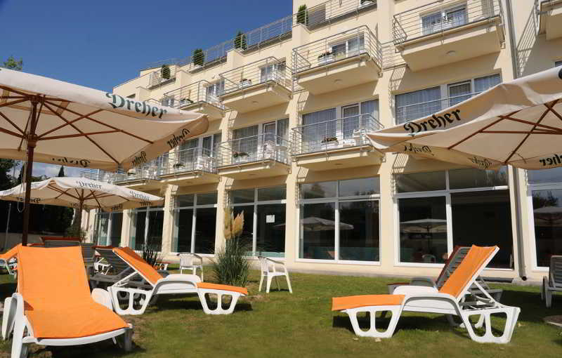 Ket Korona Konferencia Es Wellness Hotel Balatonszarszo Bagian luar foto
