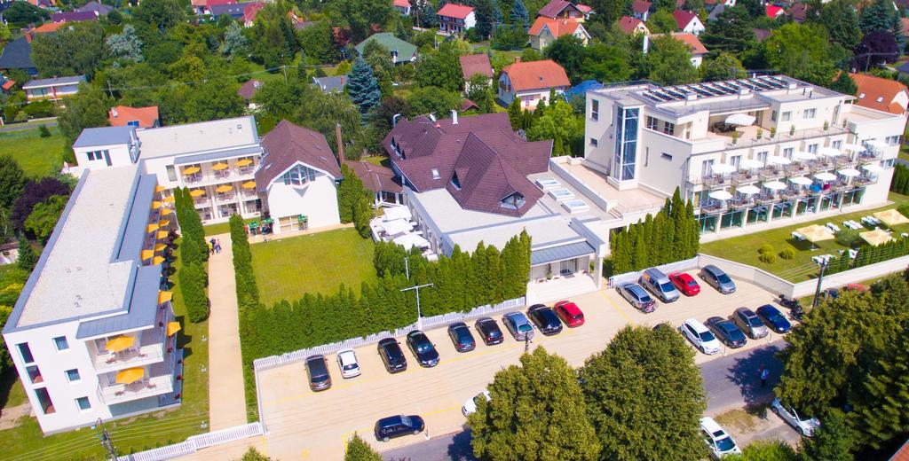 Ket Korona Konferencia Es Wellness Hotel Balatonszarszo Bagian luar foto