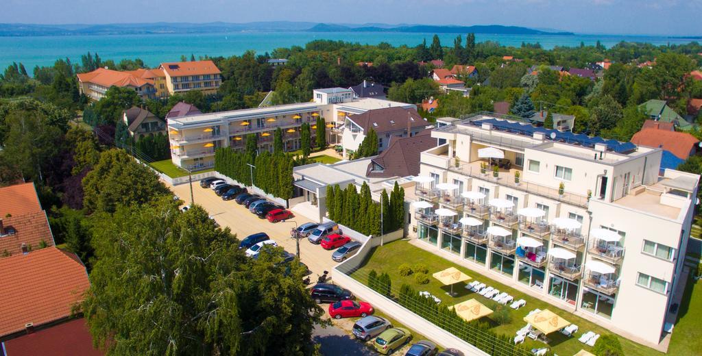 Ket Korona Konferencia Es Wellness Hotel Balatonszarszo Bagian luar foto