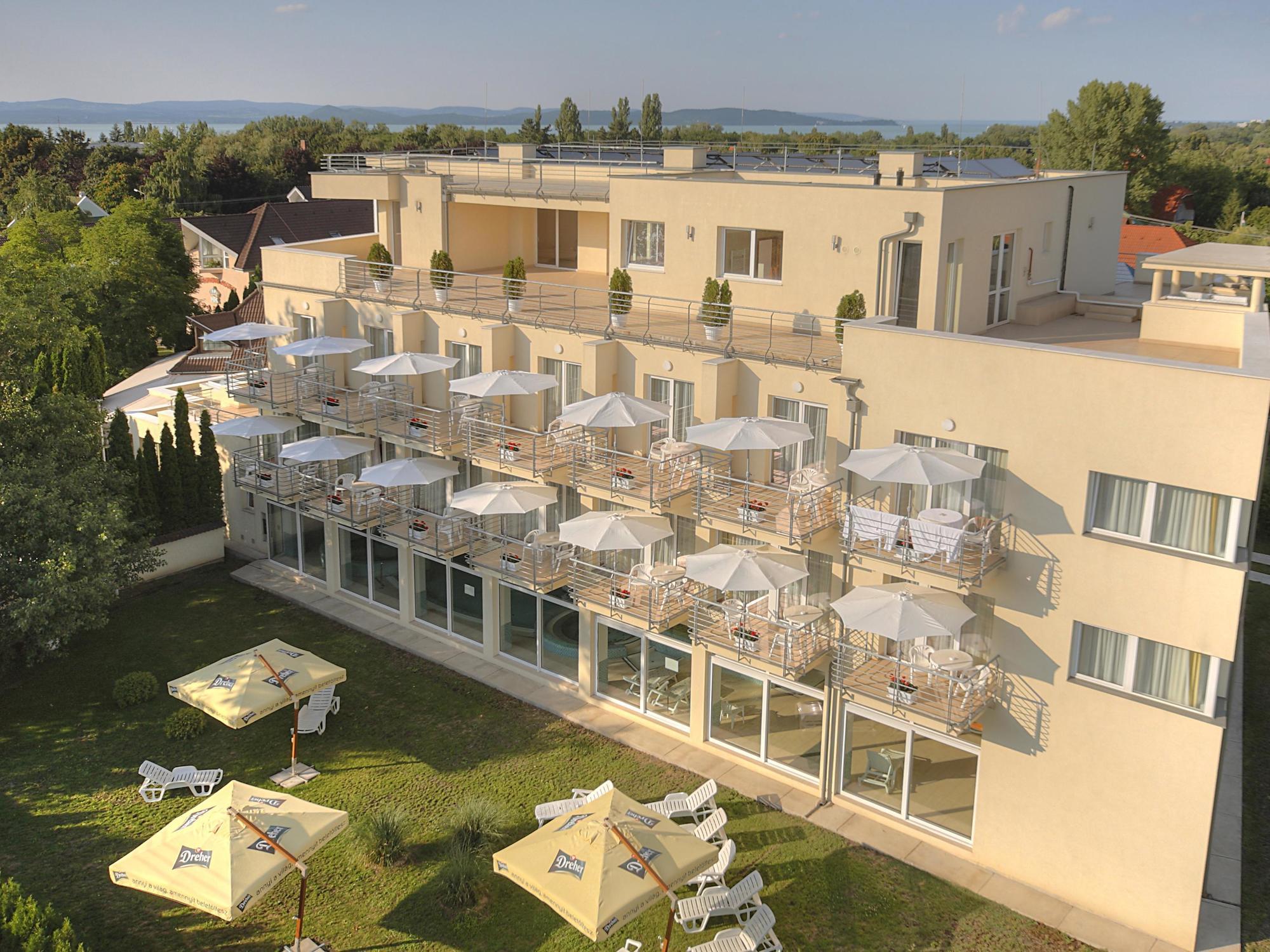Ket Korona Konferencia Es Wellness Hotel Balatonszarszo Bagian luar foto
