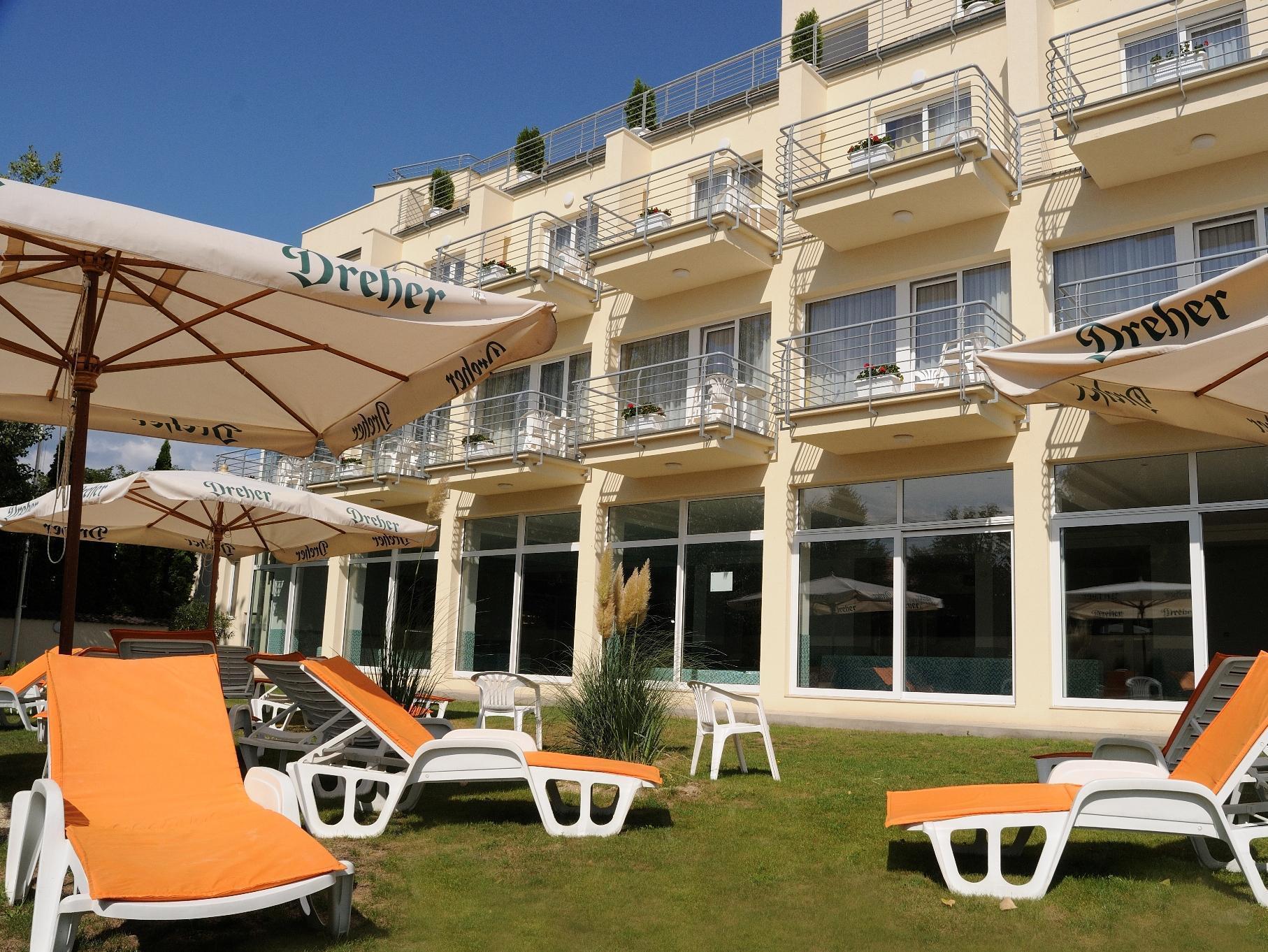 Ket Korona Konferencia Es Wellness Hotel Balatonszarszo Bagian luar foto