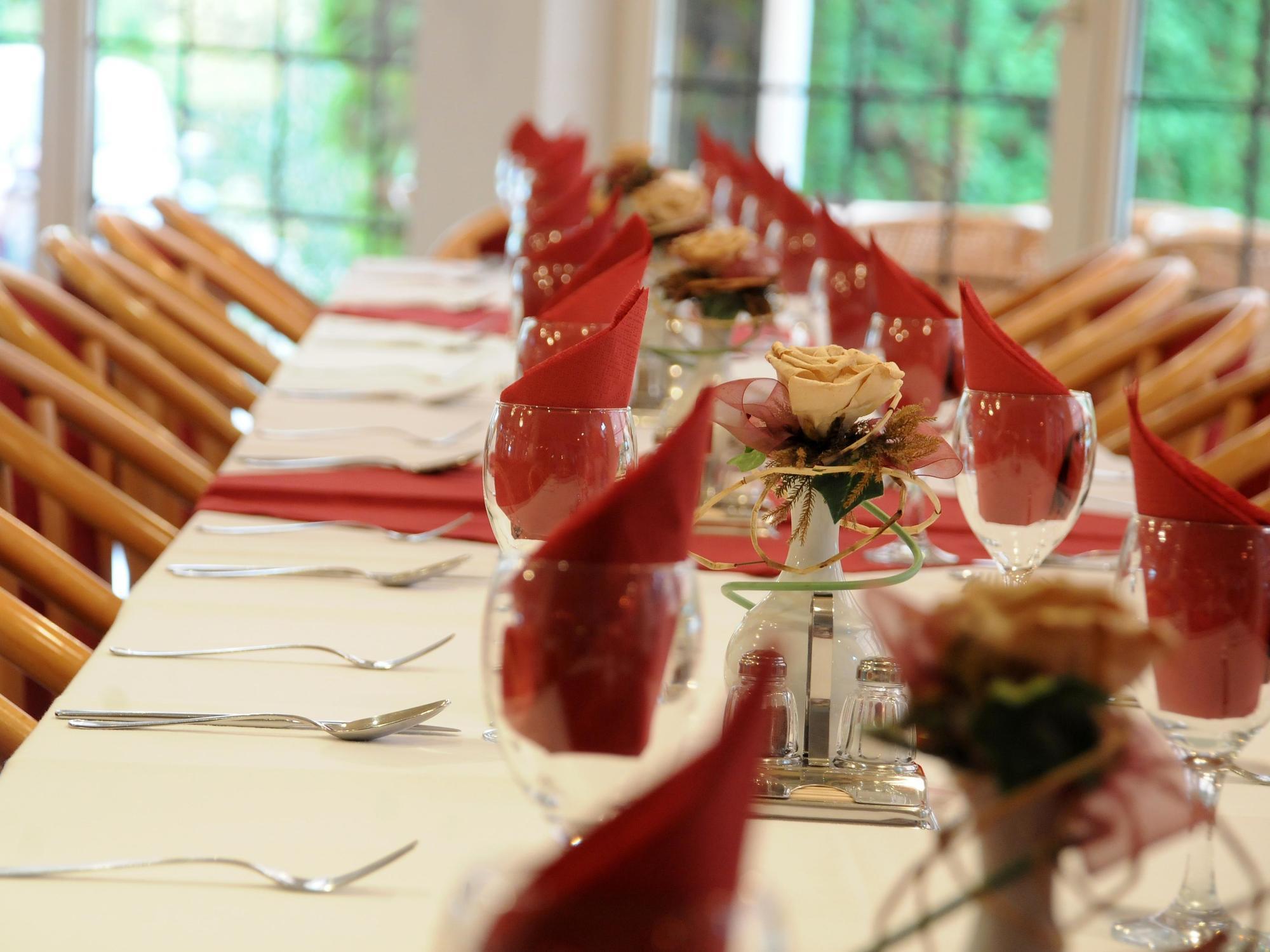 Ket Korona Konferencia Es Wellness Hotel Balatonszarszo Bagian luar foto