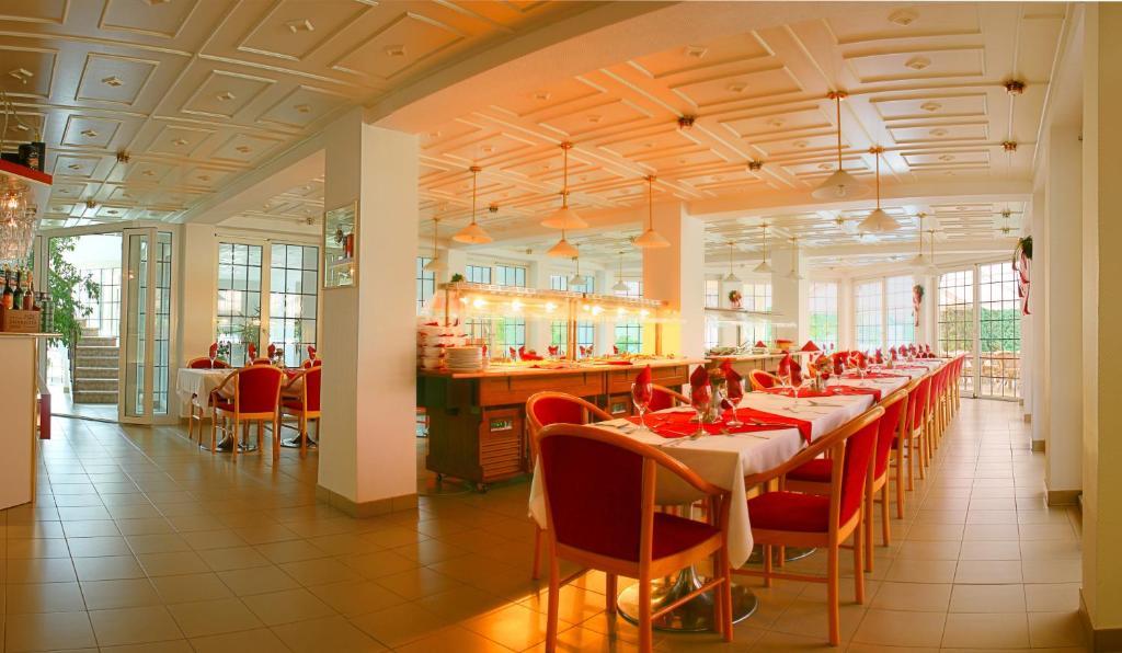 Ket Korona Konferencia Es Wellness Hotel Balatonszarszo Bagian luar foto