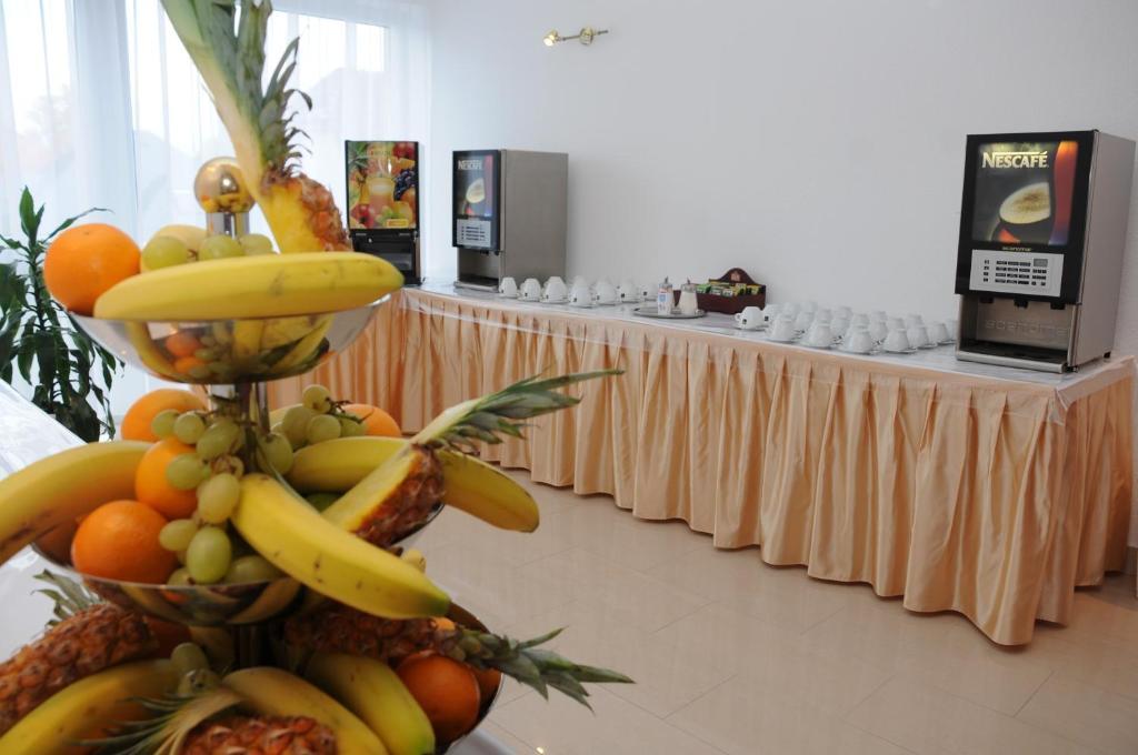 Ket Korona Konferencia Es Wellness Hotel Balatonszarszo Bagian luar foto