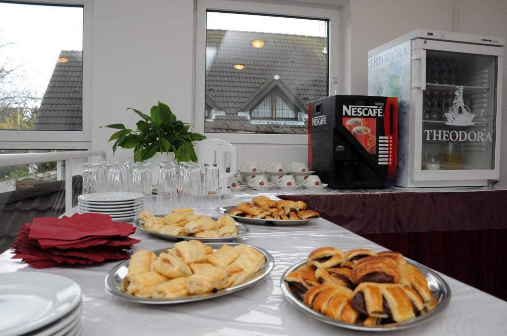 Ket Korona Konferencia Es Wellness Hotel Balatonszarszo Bagian luar foto