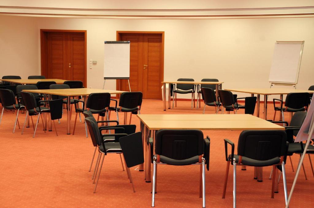 Ket Korona Konferencia Es Wellness Hotel Balatonszarszo Bagian luar foto
