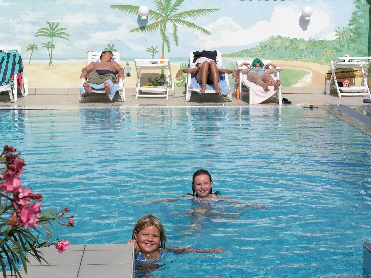 Ket Korona Konferencia Es Wellness Hotel Balatonszarszo Bagian luar foto